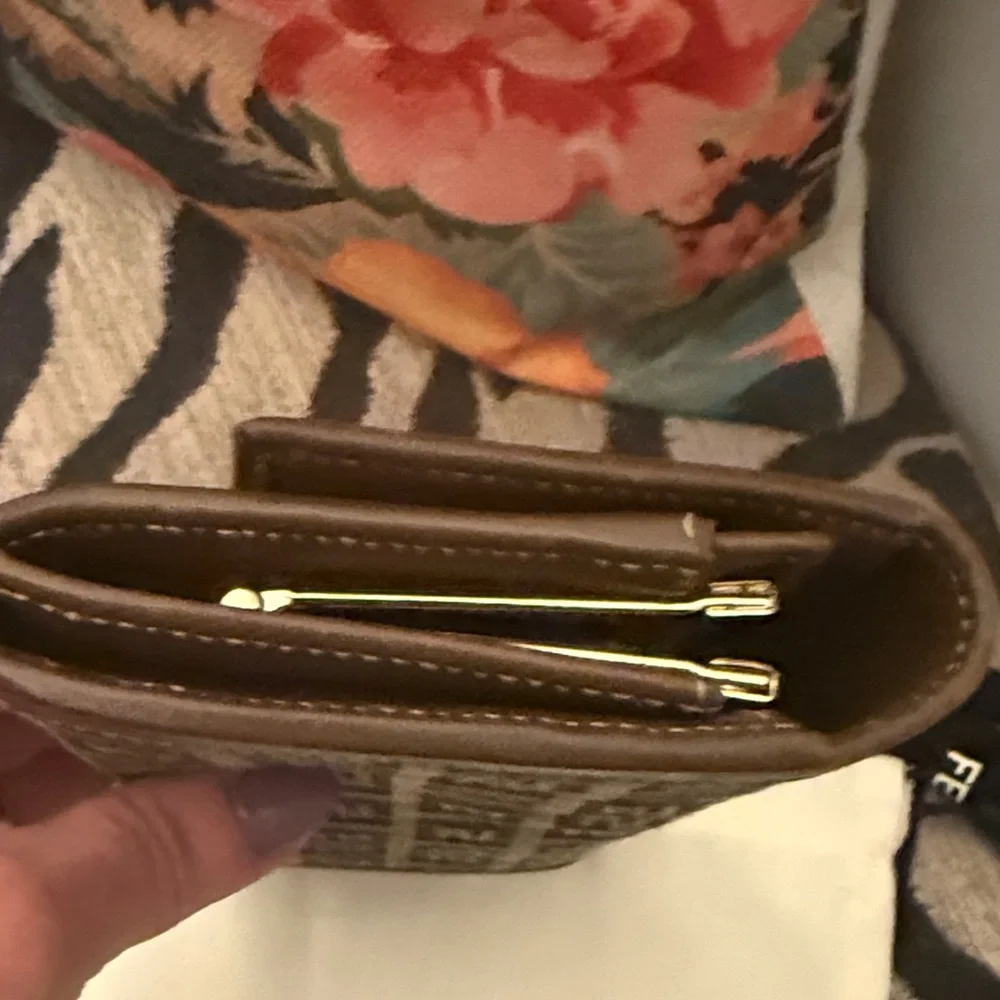 Fendi RARE Kisslock Zucca  Wallet EUC - Picture 12 of 15